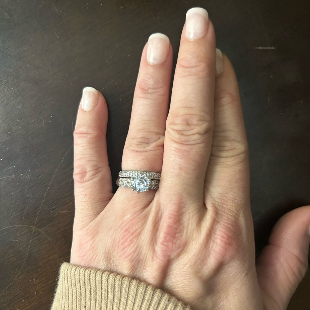 Women’s Ring Set - Picture 2 of 3